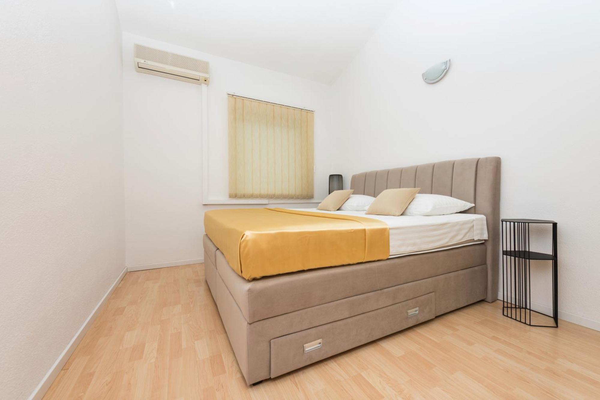 Apartman Filipovic Макарска Екстериор снимка